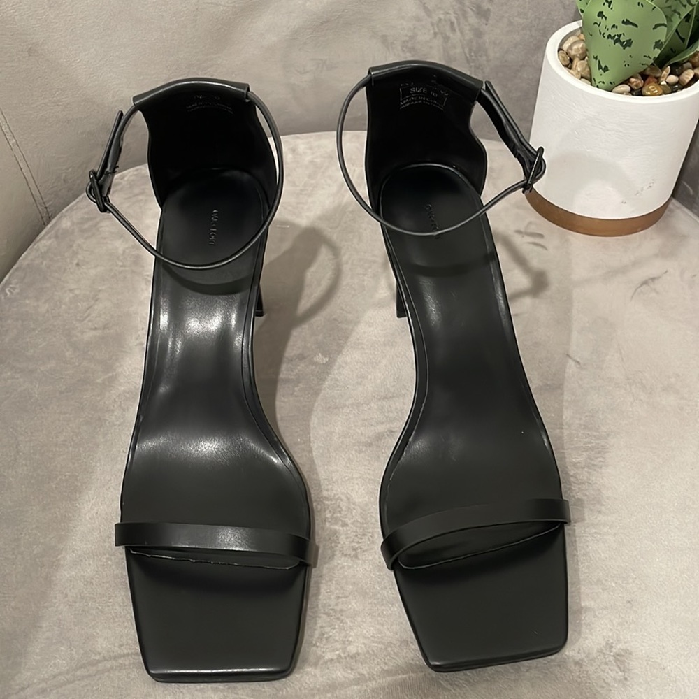 OAK + FORT Black Minimalist Ankle-Strap Block Heel Sandals - Picture 5 of 13